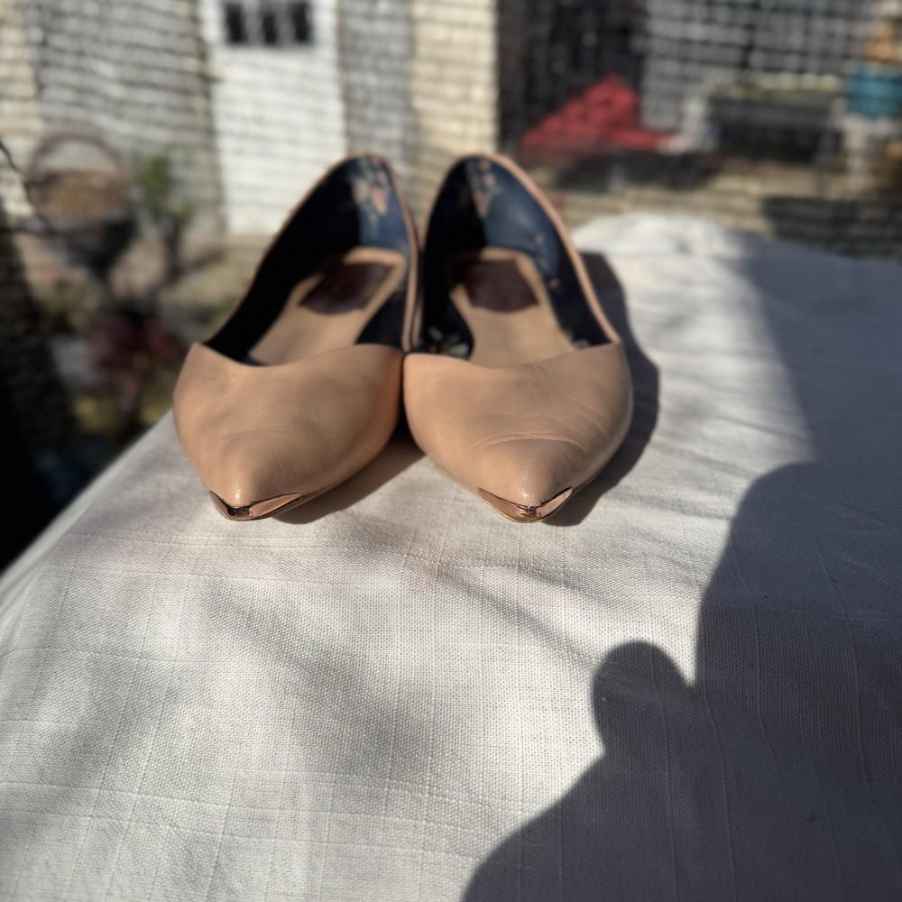 Ted Baker London Nude Pink Leather Pointed Toe Flats Rose Gold Floral S 5/5.5 - Picture 16 of 16
